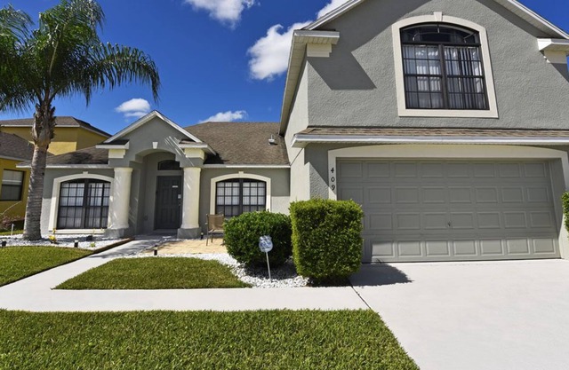 Five Bedroom Pool Home in Upscale Legacy Park, 15 Min from Disney!