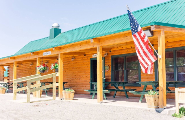 Flagpole View Cabins - King Plus Cabin