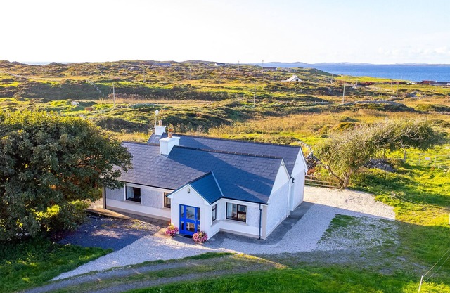 Flaherty Cottage, Cosy relaxing cottage with views