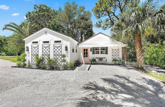 Flamingo Cove Bungalow