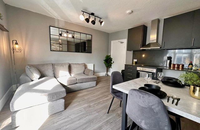 FLASH SALE Brighton train station 3 Bedroom Flat BN180ALON