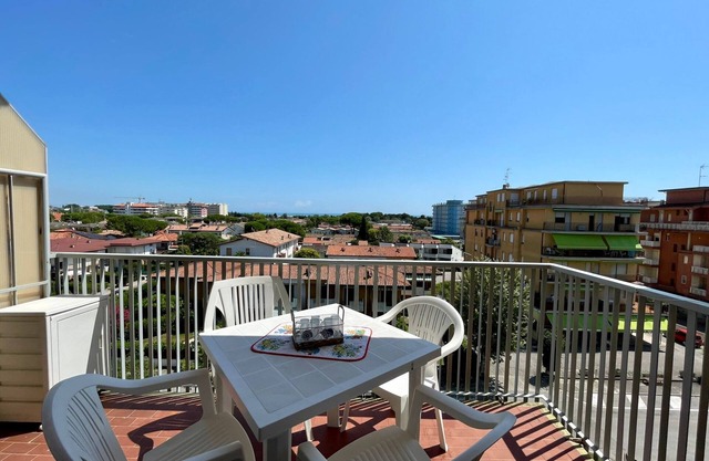 Flat by the sea with a balcony