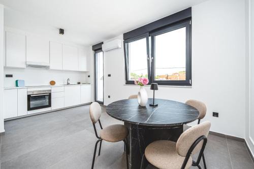 Flex SelfCheckIns 184 - Zagreb - 2 Bedrooms - Parking - Balcony