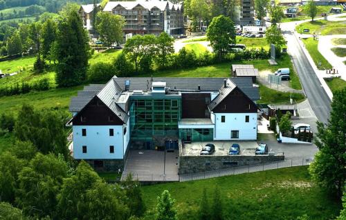 Flinski Sport X SPA, Boutique X Art