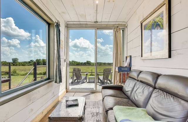 Flophouze Shipping Container Hotel - Houze 3