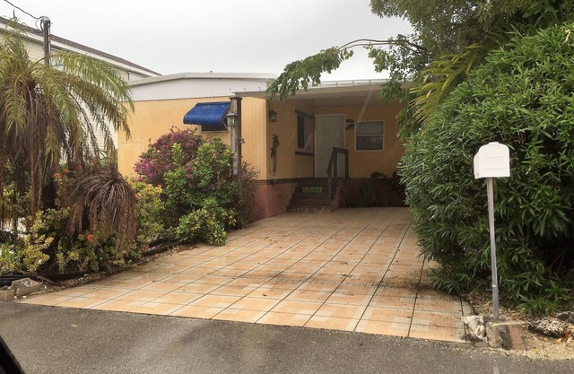 Florida Keys charming canal front bungalow with boat dock included