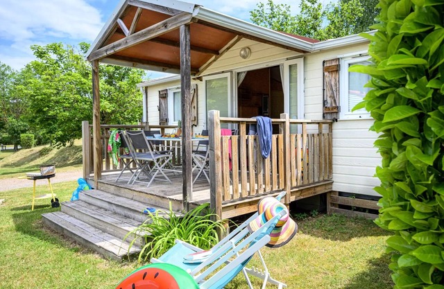 Flower Camping de Mars * - Premium chalet 29m2/3 bedrooms - Covered terrace + TV + LV + air conditioning 6 persons