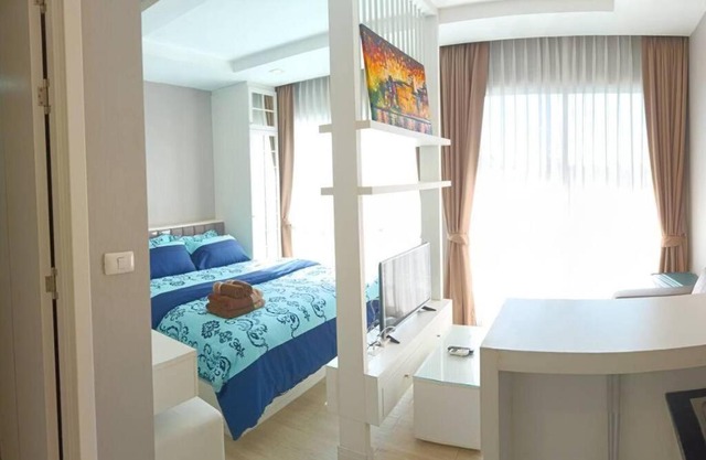 Fluffy bed and seaview @Bangsaen