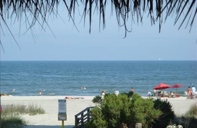 Folly Beach Condo with Beautiful Oceanview! Walk to Downtown!