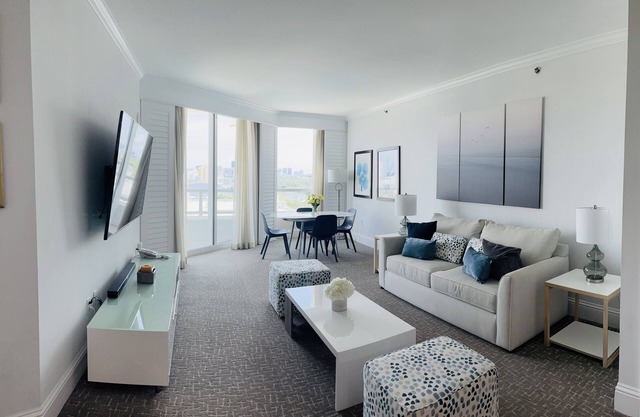 Fontainebleau Tresor Remodeled One-Bedroom Suite