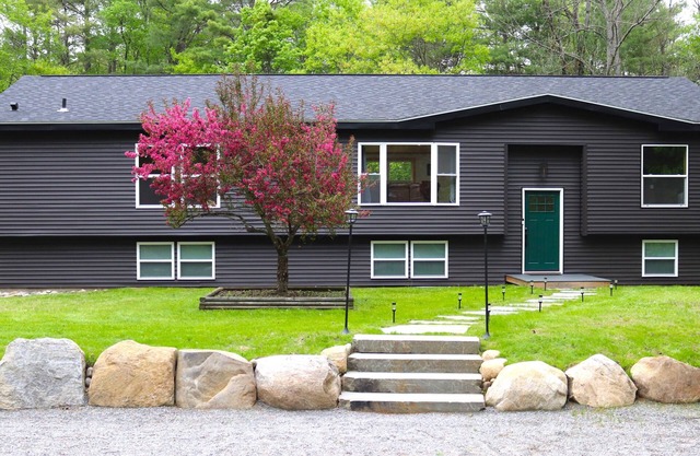 Forest Lake Haven close to Lake George and Gore Mountain, 5 BR spacious and NEW
