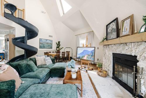 Forest-View Foxwood Cottage in Star Valley!