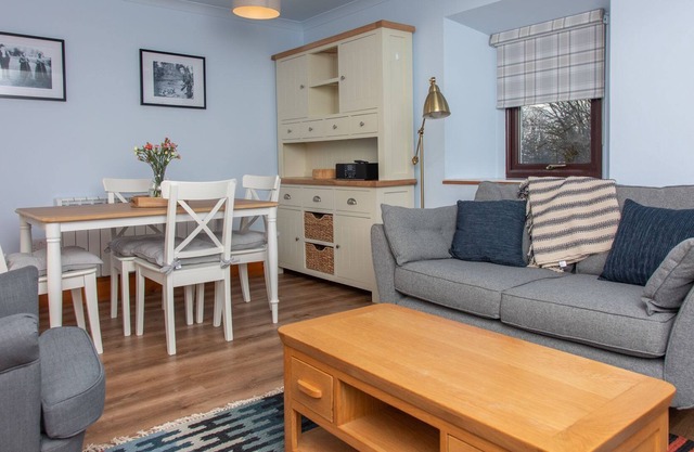 Foresters Cottage - a cottage that sleeps 4 guests in 2 bedrooms