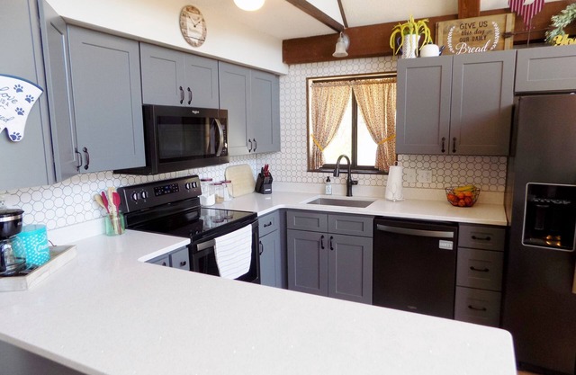 Fort Loudoun Lakeside Getaway!