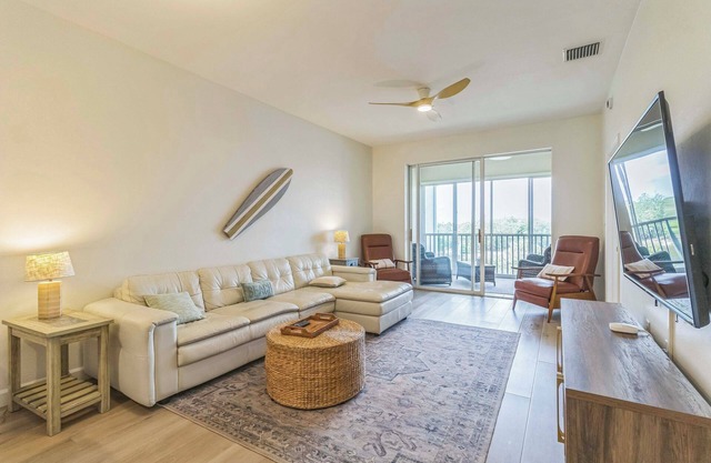 Fort Myers Condo w/Resort Pools - Near Golf!