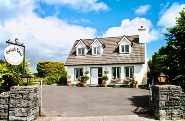 Fough East, Cozy and close to town