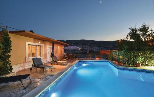 Four-Bedroom Apartment In Srinjine