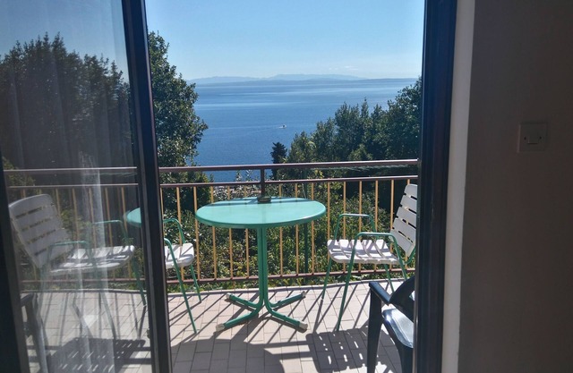 Four-bedroom apartment with terrace and sea view Ičići, Opatija (A-7763-b)