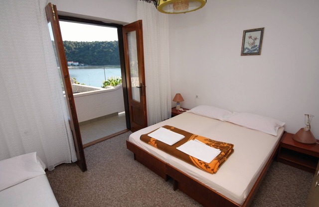 Four-bedroom apartment with terrace and sea view Kampor, Rab (A-5051-a)