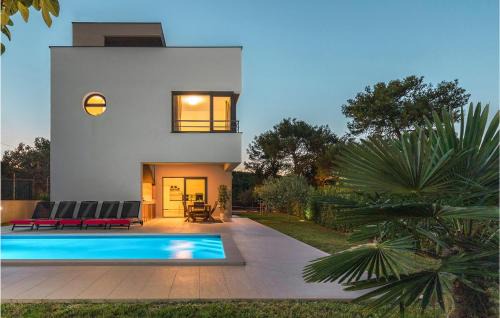 Four-Bedroom Holiday Home In Premantura