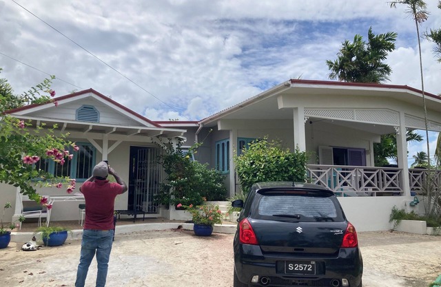 Four bedroom villa in Holetown, Sleeps 8 adults +babies - 45 foot private pool