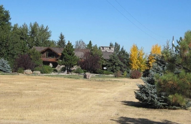 Four Seasons Log Guest House