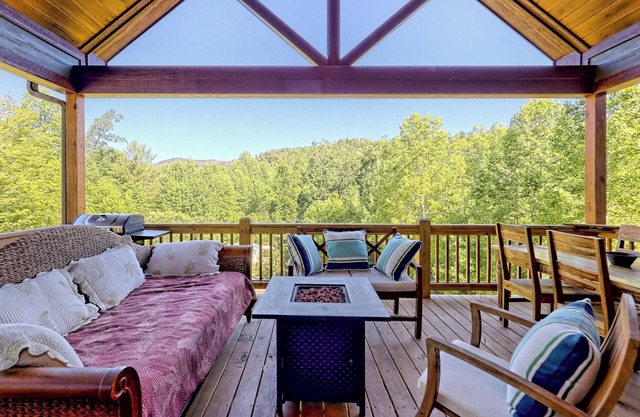 Fox Den Haven w/Hot Tub - Steps to stunning Lake Burton in the NE GA Mountains!