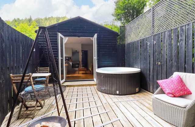 FOXGLOVE, pet friendly, country holiday cottage in Bodmin