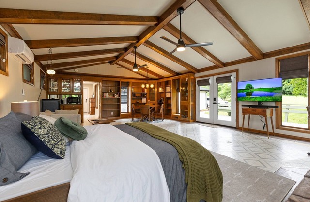 Foxwood Cottage ~ Mins to Downtown/Apt ~ Workspace