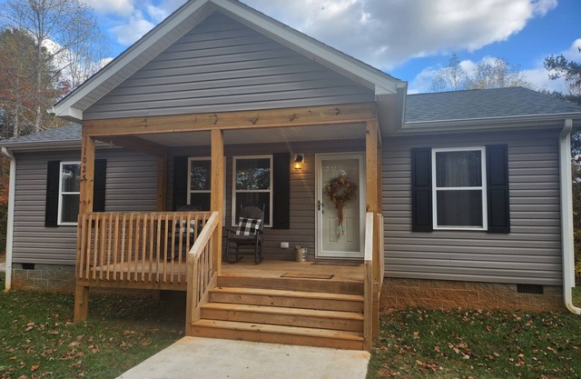 Fram's Place-a convenient, peaceful, private escape in the foothills!