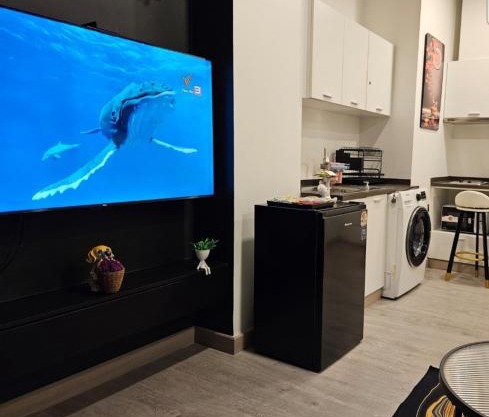 Free Airport Pick Up ! 12th Floor Cozy Studio Room, 5 mins walk to IconSiam & BTS