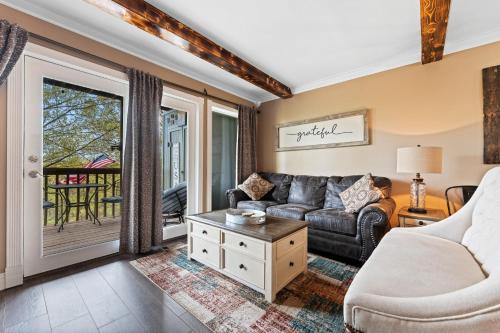Free Daily Silver Dollar City Tickets & other Branson attractions! Cozy Branson Condo, Lower level, WALK-IN