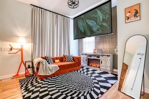 Free Early Check-In or Late Check-Out - Stylish Home Near DT & River St - 2 King Beds - Massage Chair - Games