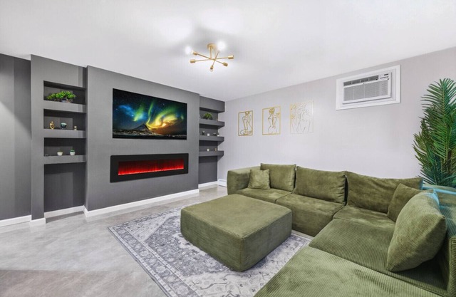 Free Parking | 1 min NYC Train| Sleeps 12