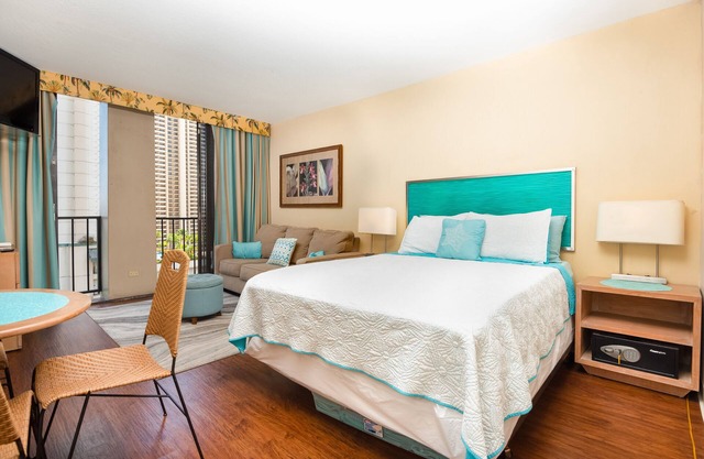 *Free Parking*Beautiful Views*10 Min to Beach*