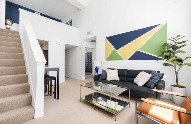 FREE Parking l 1.5 Bedroom Loft in Mission/Hayes
