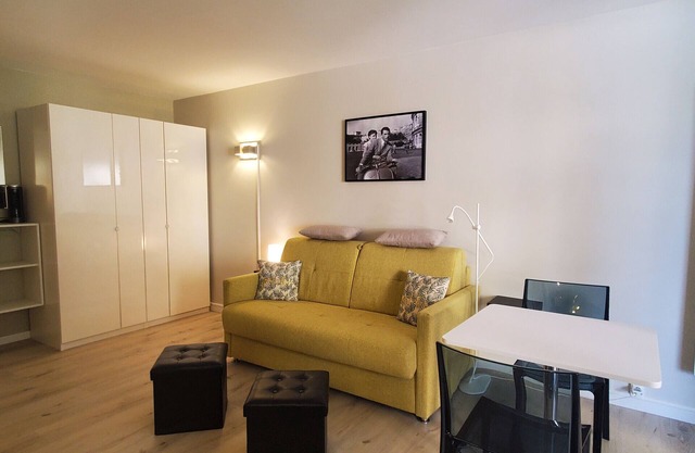 FREJUS PLAGE La Miougrano Studio 25m2 Swimming Pool 300m From the Beaches Balcony on the Garden 2 People