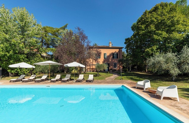 Frescoed 19-century Villa. Family gatherings. Air conditioning