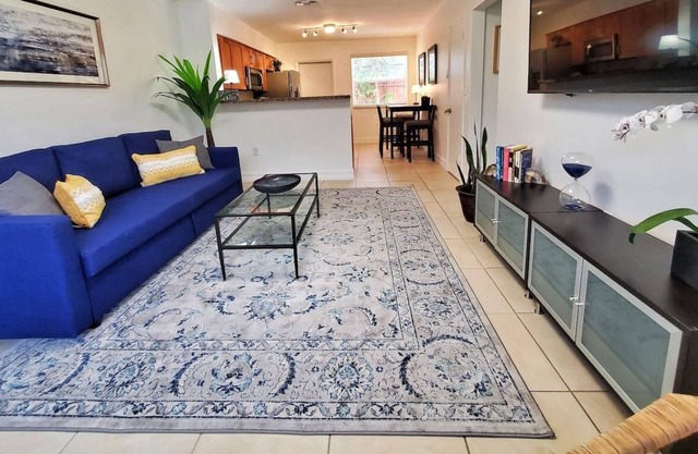 Fresh & Clean! Private garden & King Bed