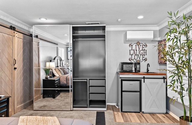 Fresh Look & Centrally Located! Blocks to SOFI!