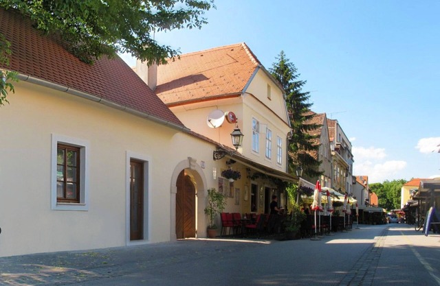 Friendly place for 5 - 9 people in the center of old town