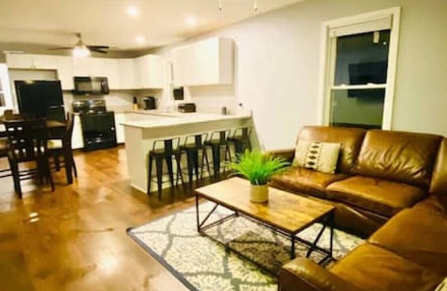 Friends & Family Oakwood-Kettering, UD Home 2Bd2Ba