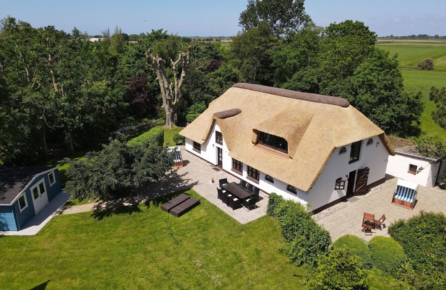 Friesen Chalet - Large thatched house at the gates of St. Peter-Ording