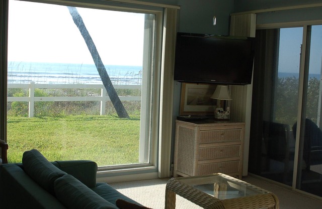 FROM $483/Wk,BEST PRICE OCEANFRONT, 10 steps to quite beach,