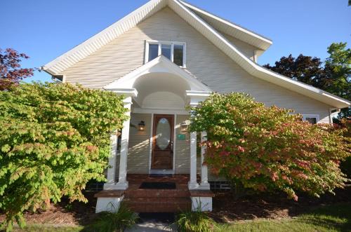 Front Cottage "Green Shutter"