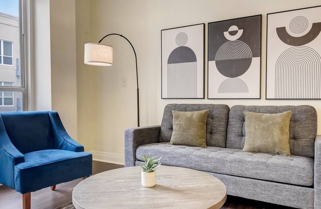 Frontdesk | 1 BR Apt by Mile Square