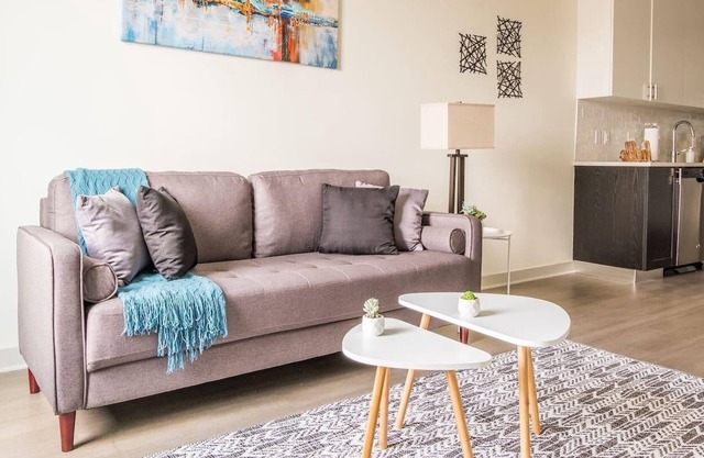 Frontdesk | 1BR Apt By Louisville Slugger Field