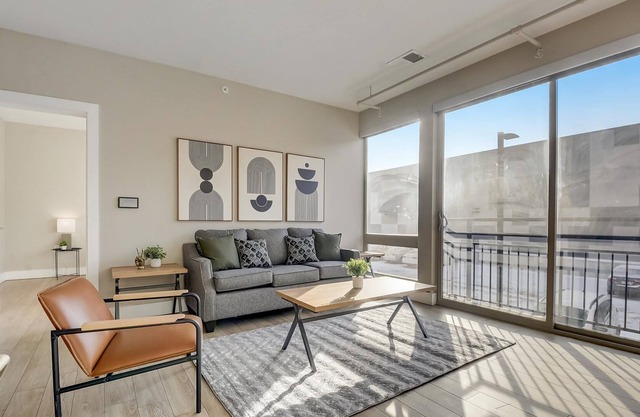 Frontdesk | 2 BR Apt near the Indy Motor Speedway