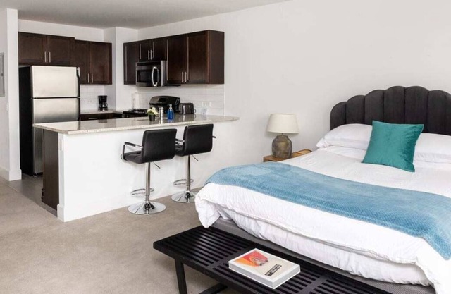 Frontdesk | Debonair Studio Apt with City View