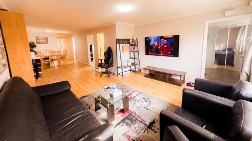 Full Privacy Apartment with Free Parkrings